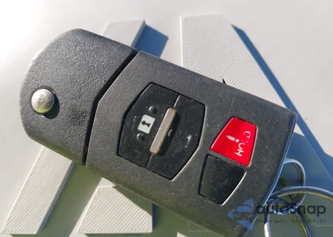 2012 Mazda Mazda3 I Sport z USA, uszkodzony, nr VIN JM1BL1UF5C1592613